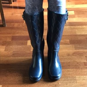 Woman’s sperry rain boots